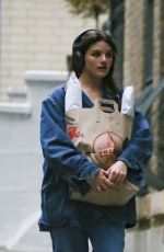 SURI CRUISE Shopping at Trader Joe