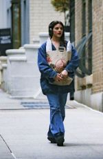 SURI CRUISE Shopping at Trader Joe
