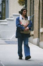 SURI CRUISE Shopping at Trader Joe