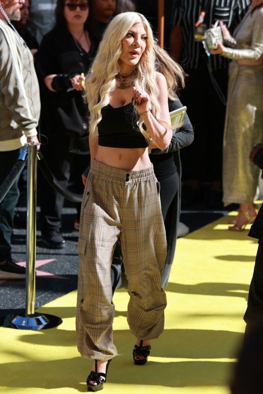 TORI SPELLING Arrives at 2024 iHeartRadio Music Awards in Hollywood 04/01/2024
