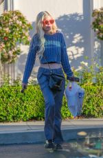 TORI SPELLING Shopping at Rite Aid in Calabasas 04/03/2024