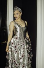 AMANDA SEYFRIED - Harper