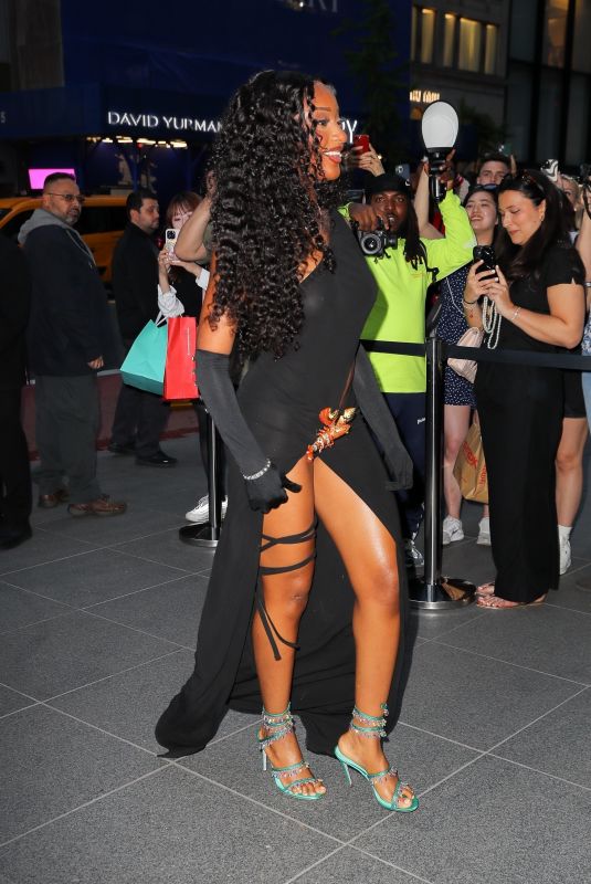 AYRA STARR Arrives at Tiffany Titan by Pharrell Williams Collection Debut at Tiffany & Co. Landmark in New York 05/02/2024