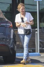 BECKI NEWTON Shopping at Gelson