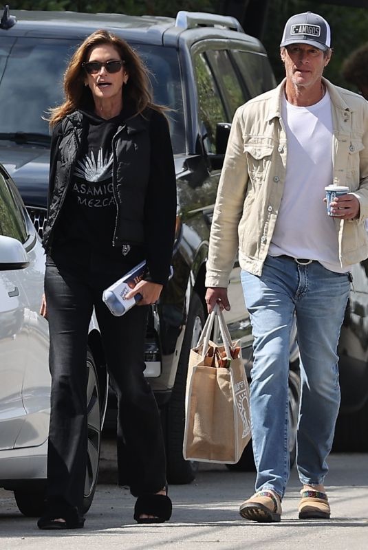 CINDY CRAWFORD and Rande Gerber Shopping at Local Farm in Malibu 05/25/2024