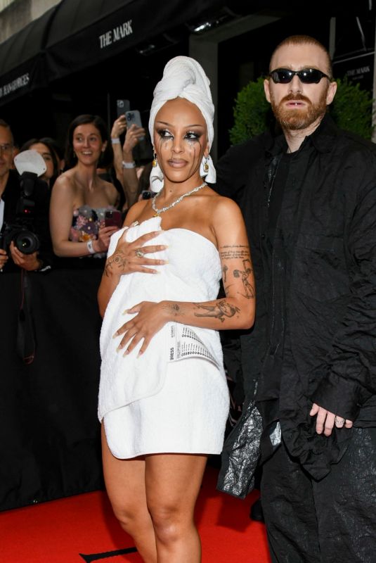 DOJA CAT Leaves Mark Hotel in New York 05/06/2024