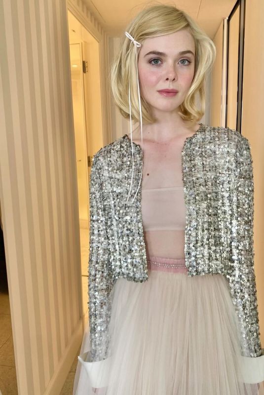 ELLE FANNING - L