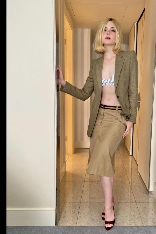 ELLE FANNING - L