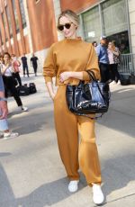 EMILY BLUNT Leaves Drew Barrymore Show in New York 05/02/2024