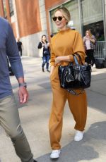 EMILY BLUNT Leaves Drew Barrymore Show in New York 05/02/2024
