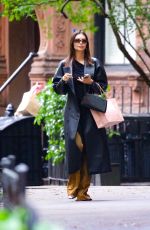 EMILY RATAJKOWSKI Out Shopping in New York 05/16/2024