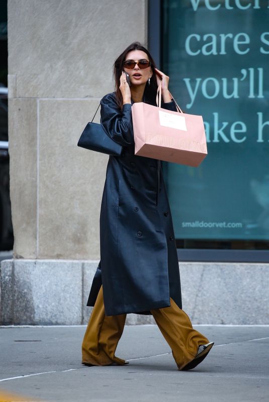 EMILY RATAJKOWSKI Out Shopping in New York 05/16/2024
