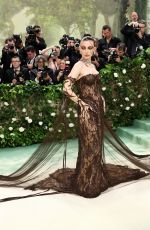 EMMA CHAMBERLAIN at Met Gala Celebrating Sleeping Beauties: Reawakening Fashion in New York 05/06/2024