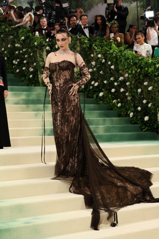 EMMA CHAMBERLAIN at Met Gala Celebrating Sleeping Beauties: Reawakening Fashion in New York 05/06/2024