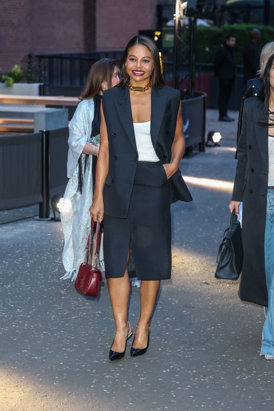EMMA THYNN at Gucci Cruise 2025 Fashion Show at Tate Modern in London 05/13/2024