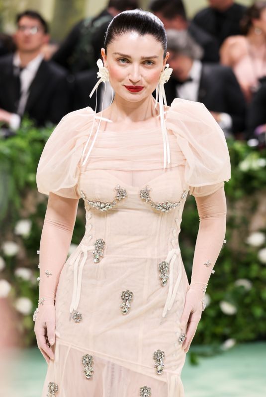 EVE HEWSON at Met Gala Celebrating Sleeping Beauties: Reawakening Fashion in New York 05/06/2024