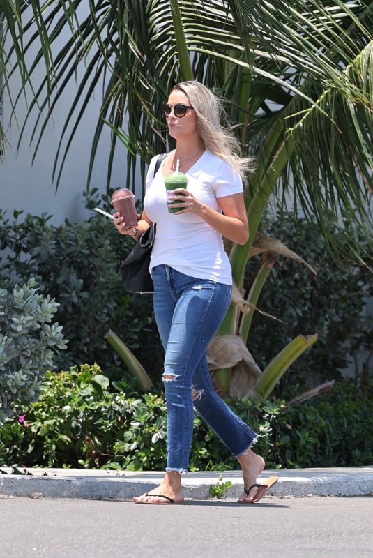 JASMINE HARTIN Out for Smoothie in Grace Bay 05/16/2024 – HawtCelebs