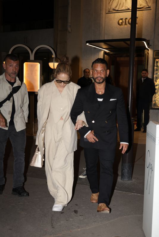 JENNIFER LOPEZ and Benny Medina Out for Dinner at Gigi Manko in Paris 05/07/2024