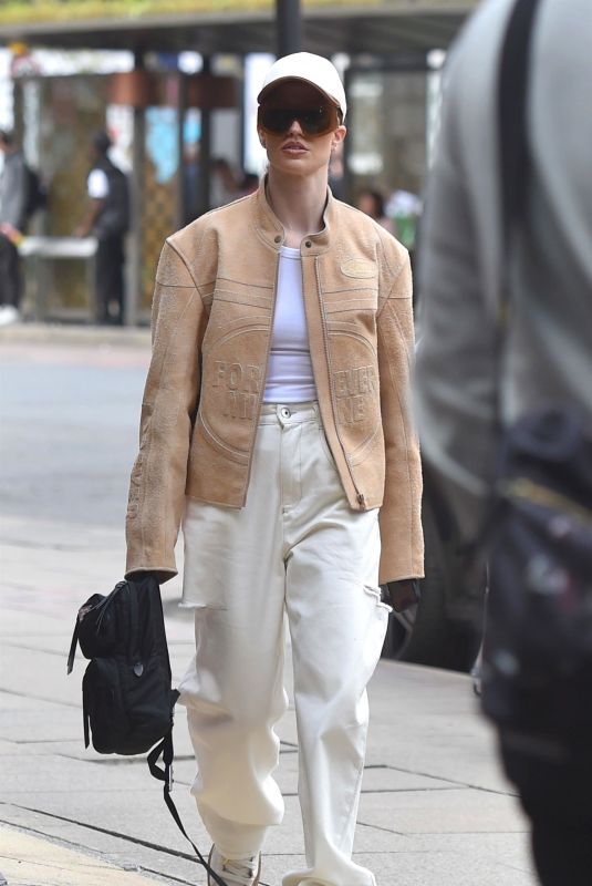 JESS GLYNNE Out and About in Manchester 05/01/2024