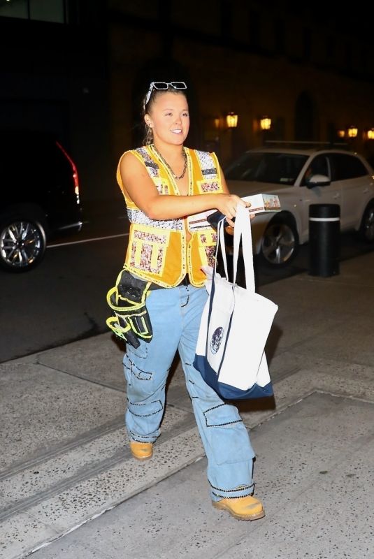 JOJO SIWA Out and About in New York 05/16/2024