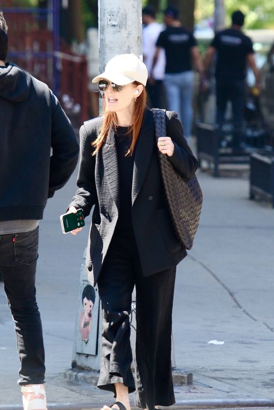JULIANNE MOORE Out and About in New York 05/02/2024