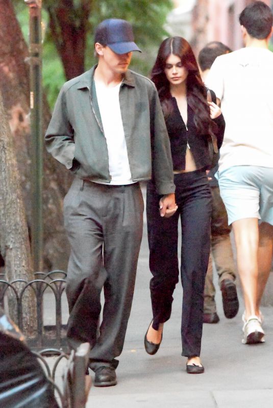 KAIA GERBER and Austin Butler Out for Dinner in New York 05/25/2024