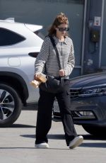 KATHERINE SCHWARZENEGGER Shopping at CVS 05/02/2024