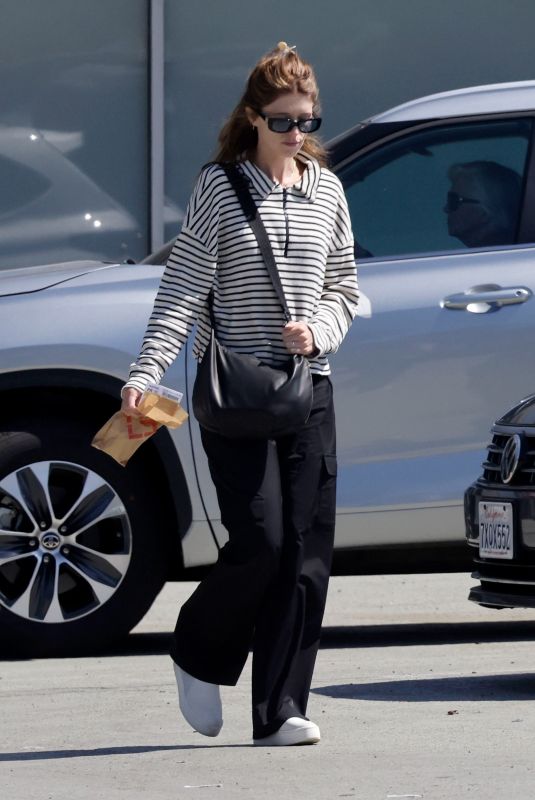 KATHERINE SCHWARZENEGGER Shopping at CVS 05/02/2024
