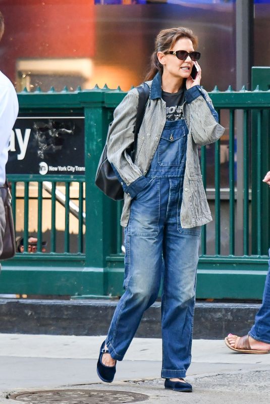 KATIE HOLMES Out and About in New York 05/02/2024