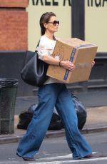 KATIE HOLMES Out Carrying a Big Box in New York 05/23/2024
