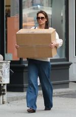 KATIE HOLMES Out Carrying a Big Box in New York 05/23/2024
