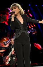 KELLY CLARKSON Performs at Hard Rock Live at Etess Arena in Atlantic City 05/11/2024