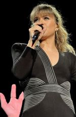 KELLY CLARKSON Performs at Hard Rock Live at Etess Arena in Atlantic City 05/11/2024