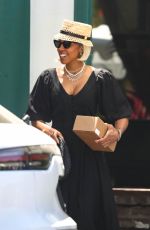 KELLY ROWLAND Out for Lunch at San Vicente Bungalows in West Hollywood 05/10/2024