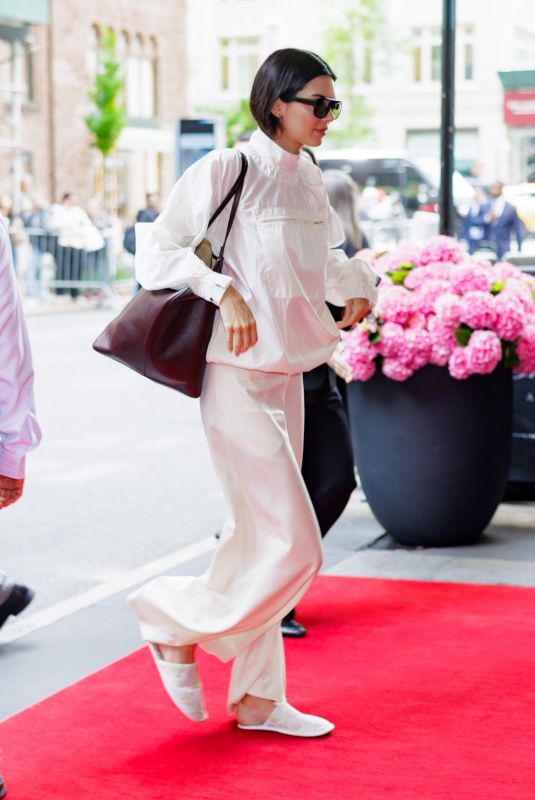 KENDALL JENNER Arrives at Carlyle Hotel in New York 05/06/2024