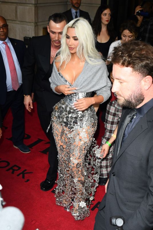 KIM KARDASHIAN Arrives at 2024 Met Gala in New York 05/06/2024
