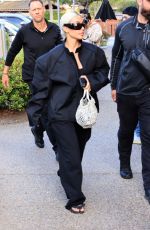 KIM KARDASHIAN Arrives at Islands for Dinner in Thousand Oaks 05/03/2024