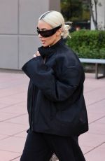 KIM KARDASHIAN Arrives at Islands for Dinner in Thousand Oaks 05/03/2024