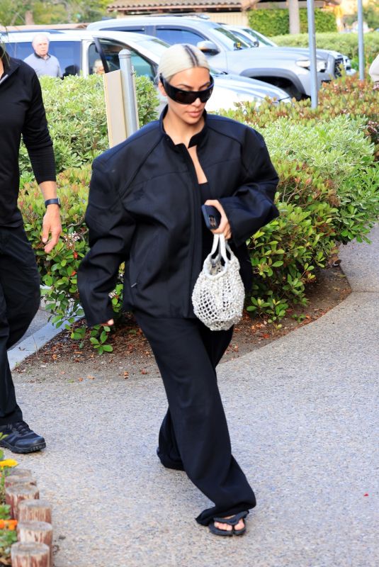 KIM KARDASHIAN Arrives at Islands for Dinner with Her Son in Thousand Oaks 05/03/2024
