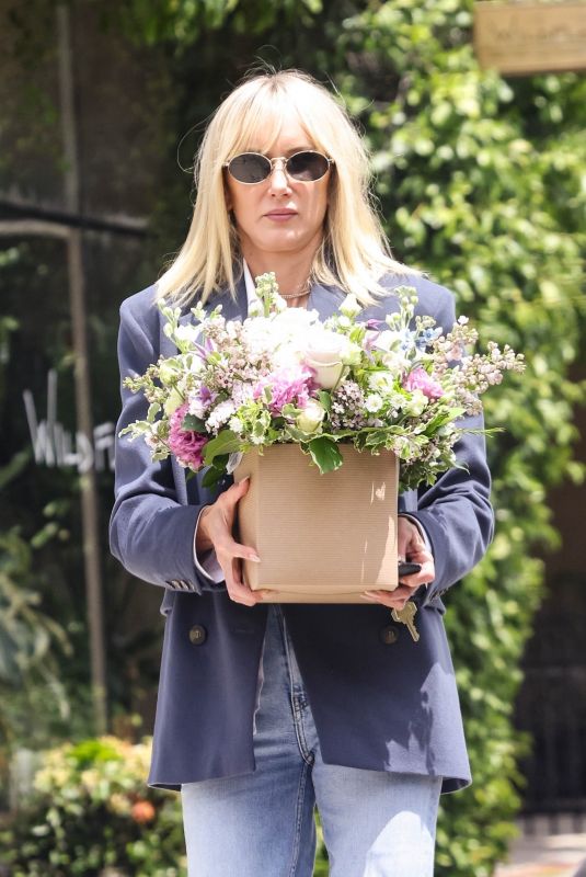 KIMBERLY STEWART Shopping at WildFlora in Studio City 05/03/2024
