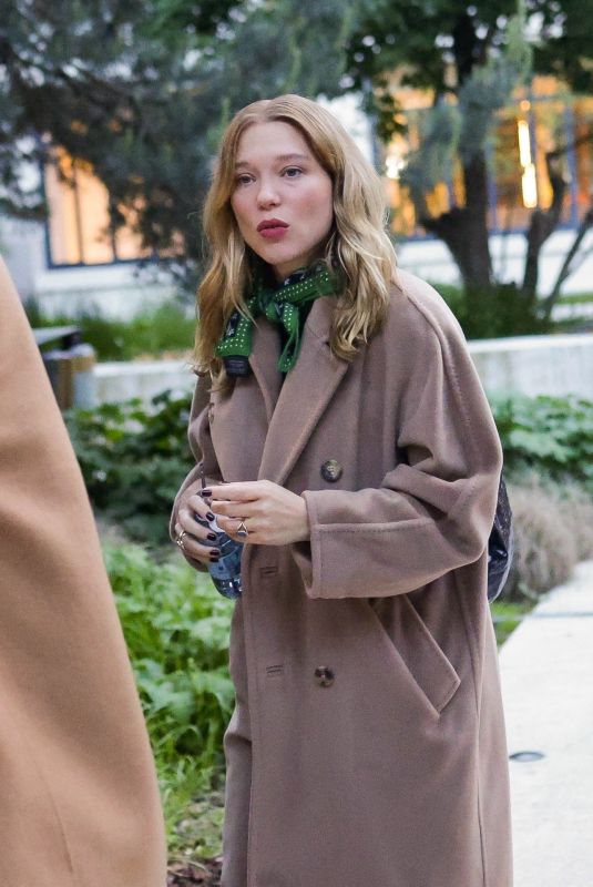 LEA SEYDOUX Leves Cavous TV Show in Paris 05/07/2024