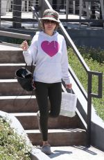 LISA RINNA Out on Mother