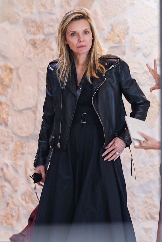 MICHELLE PFEIFFER at Construction Site of Her New Eco-home Store in Los Angeles 05/08/2024