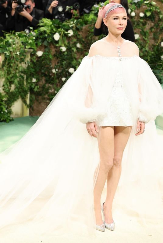 MICHELLE WILLIAMS at Met Gala Celebrating Sleeping Beauties: Reawakening Fashion in New York 05/06/2024