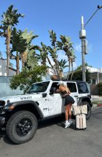 MOLLY SMITH and Friends Ppose up with Personalised Luggage from Lily and Bean 05/10/2024