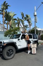 MOLLY SMITH and Friends Ppose up with Personalised Luggage from Lily and Bean 05/10/2024