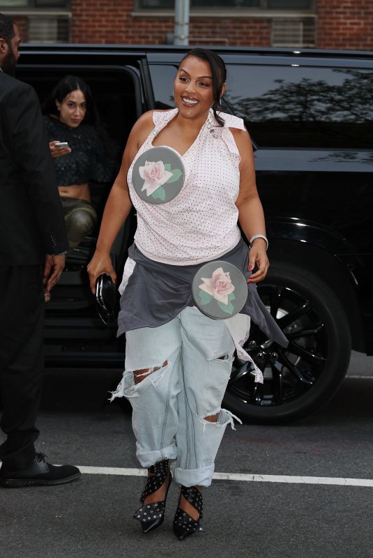 PALOMA ELSESSER Arrives at Bella Hadid
