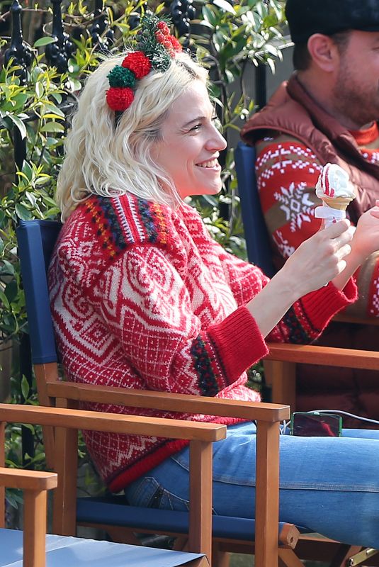 PIXIE LOTT Enjoyed an Ice-cream on a Hot Day in London 05/11/2024