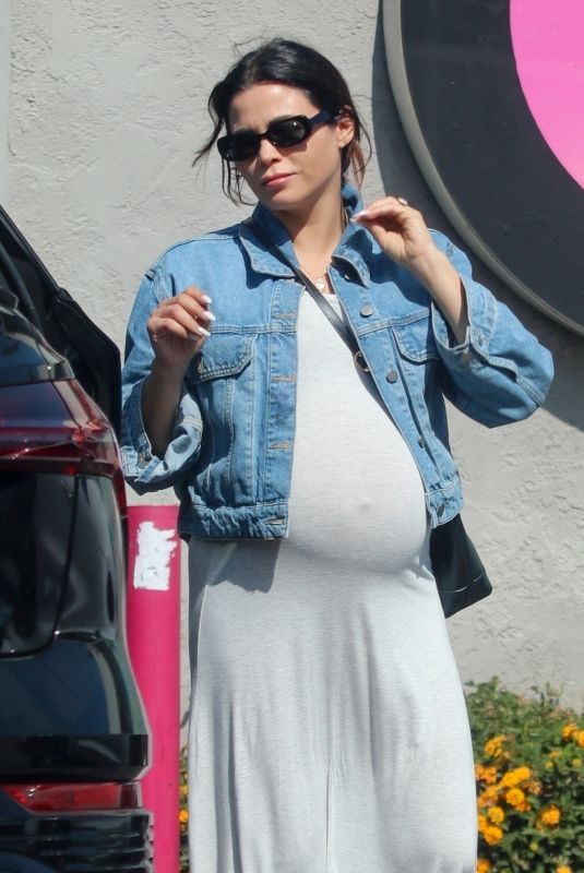 Pregnant JENNA DEWAN at Menchie