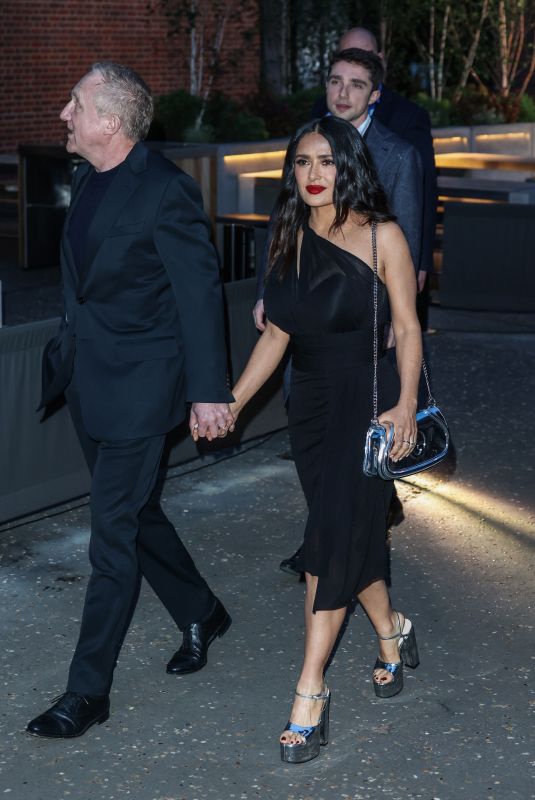 SALMA HAYEK Arrives at Gucci Cruise 2025 Fashion Show at Tate Modern in London 05/13/2024